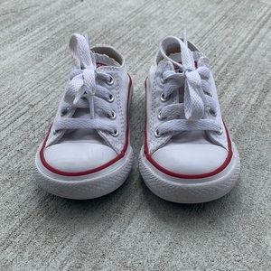 Converse, white canvas tops, low top, size toddler US 5